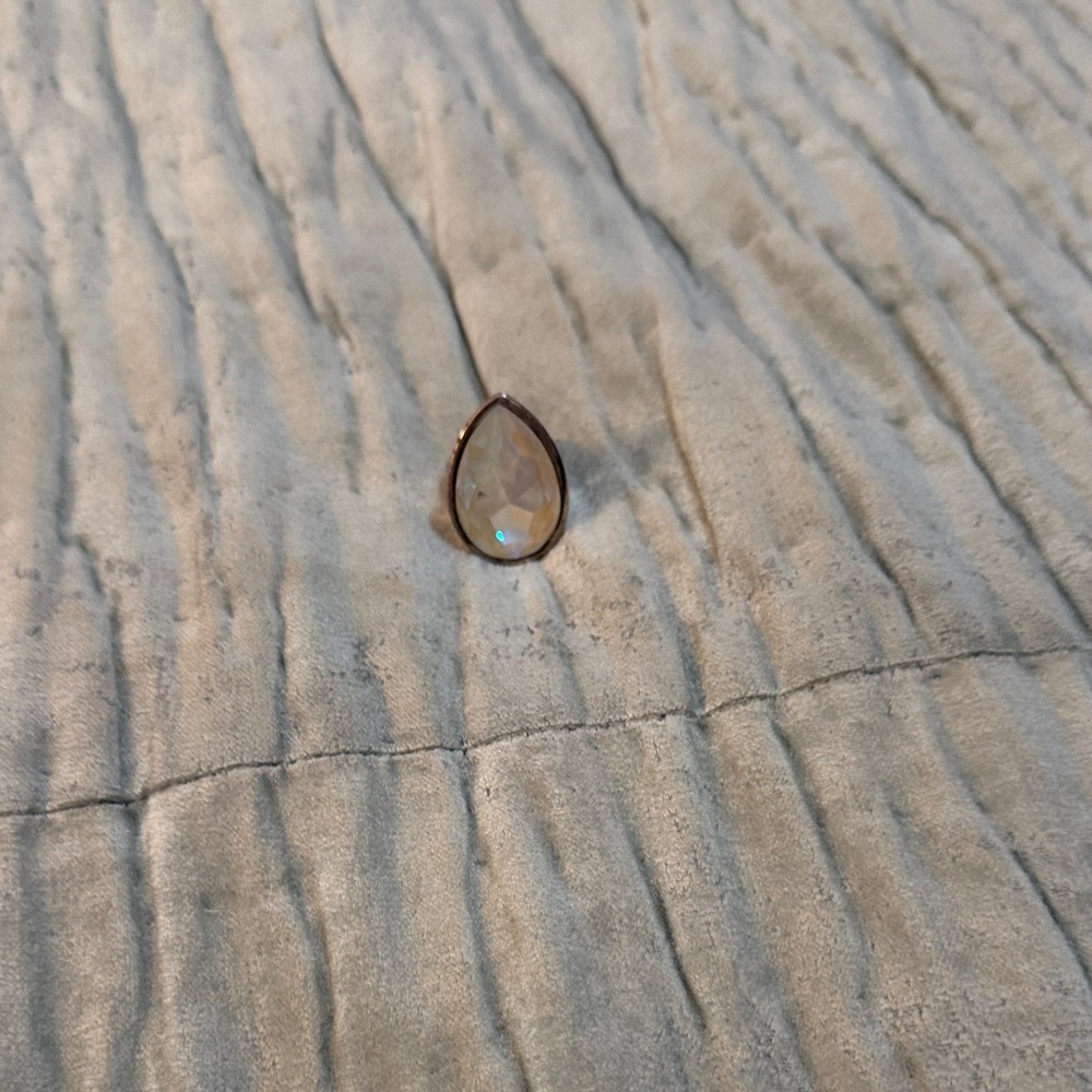 UNO de 50 Silver Ring with Iridescent Teardrop - Picture 3 of 6